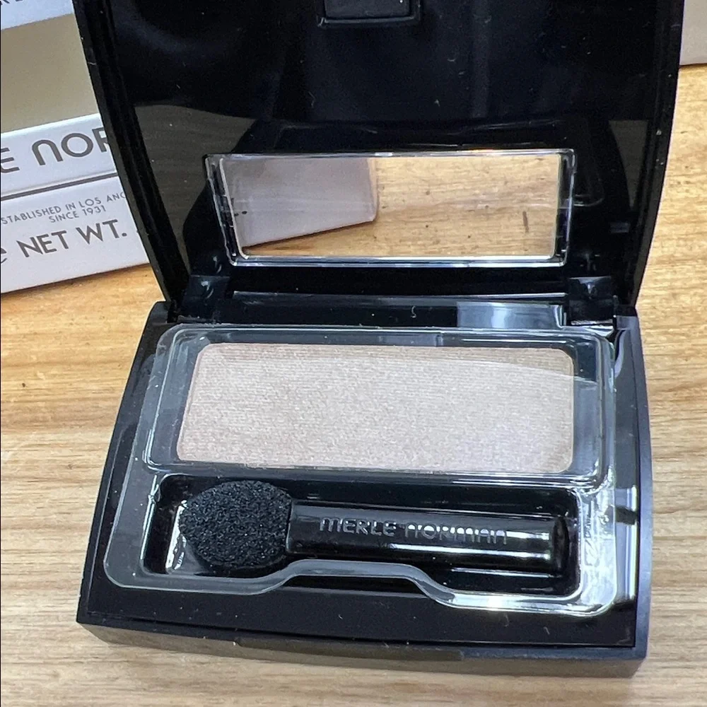 Merle Norman Eye Shadow- Sand Dune - Picture 2 of 7